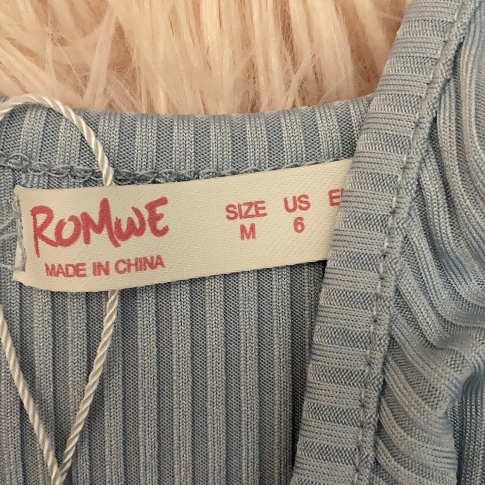 Button Up Cropped Tank Top - Picture 3 of 3